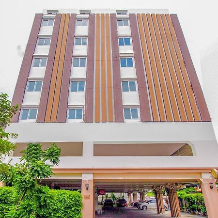 Capital O 411 Grandview Condo 15 Банкок Екстериор снимка