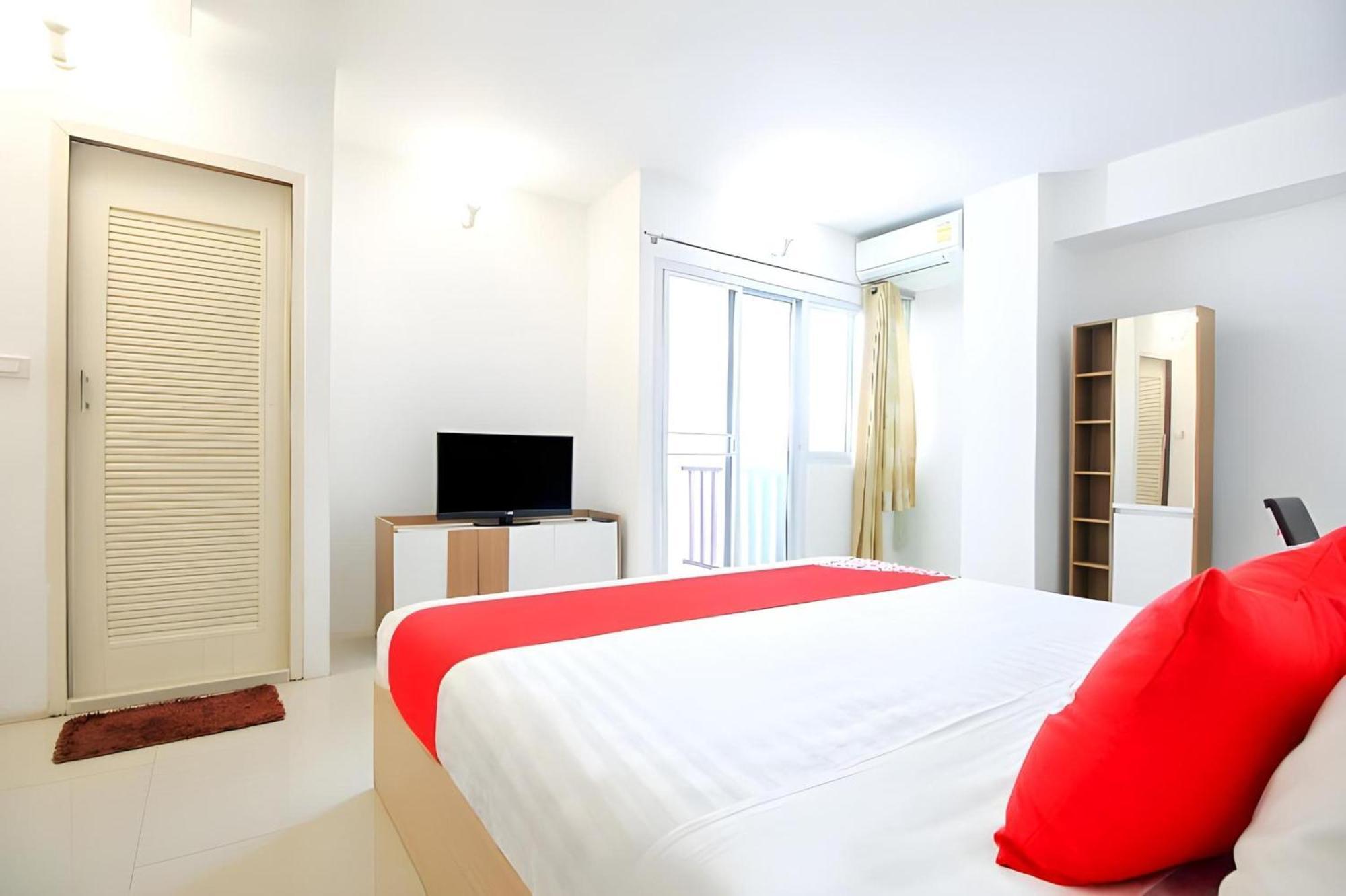 Capital O 411 Grandview Condo 15 Банкок Екстериор снимка