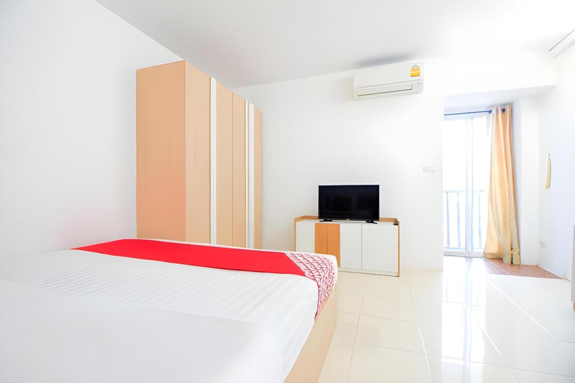 Capital O 411 Grandview Condo 15 Банкок Екстериор снимка