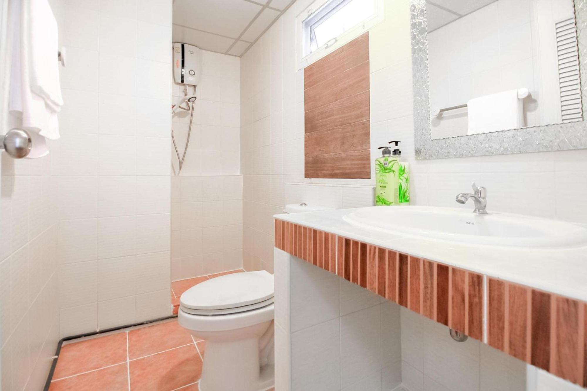 Capital O 411 Grandview Condo 15 Банкок Екстериор снимка
