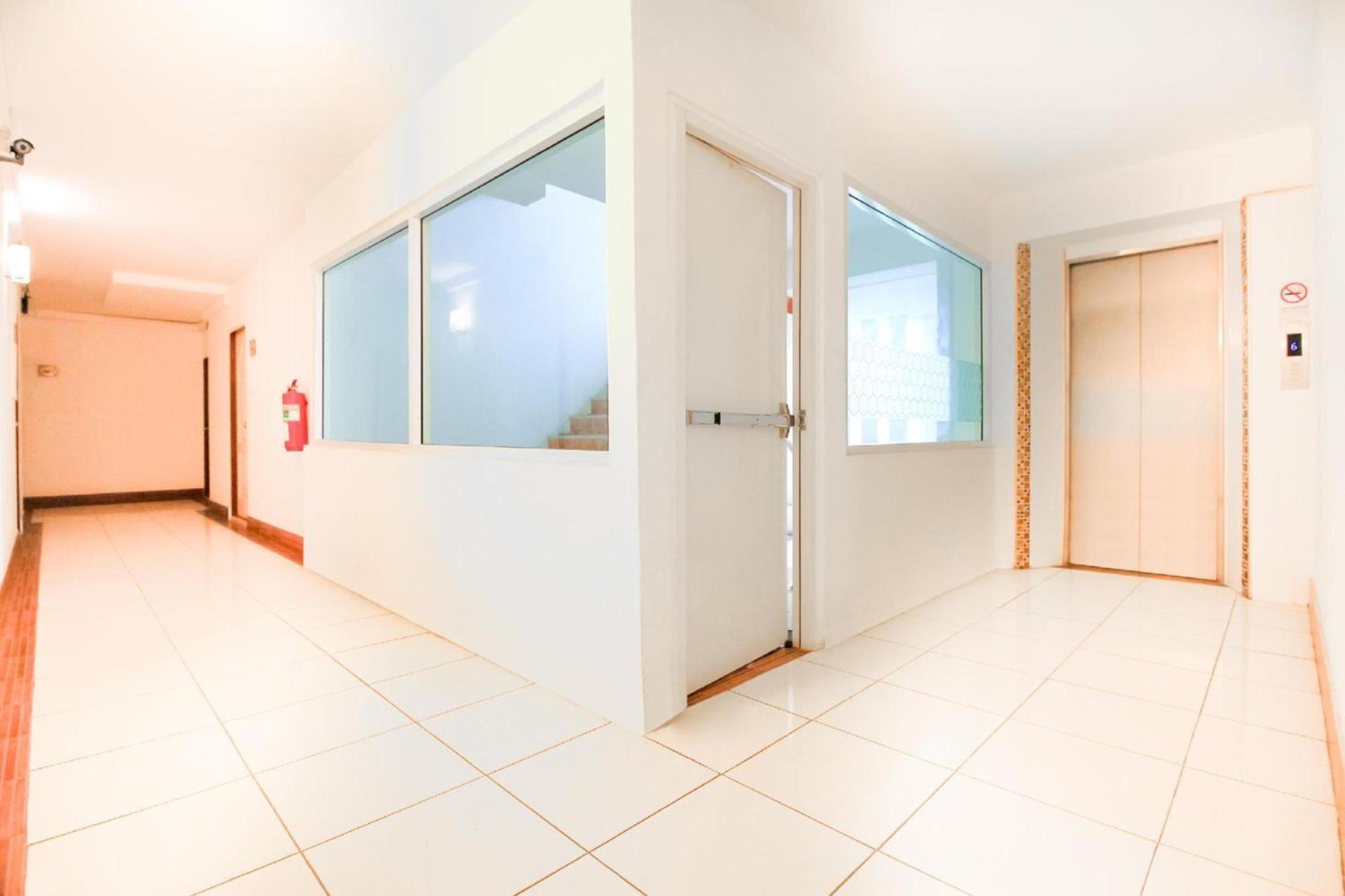 Capital O 411 Grandview Condo 15 Банкок Екстериор снимка