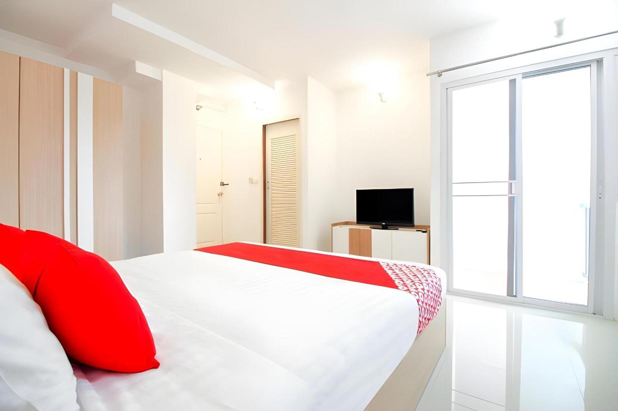 Capital O 411 Grandview Condo 15 Банкок Екстериор снимка